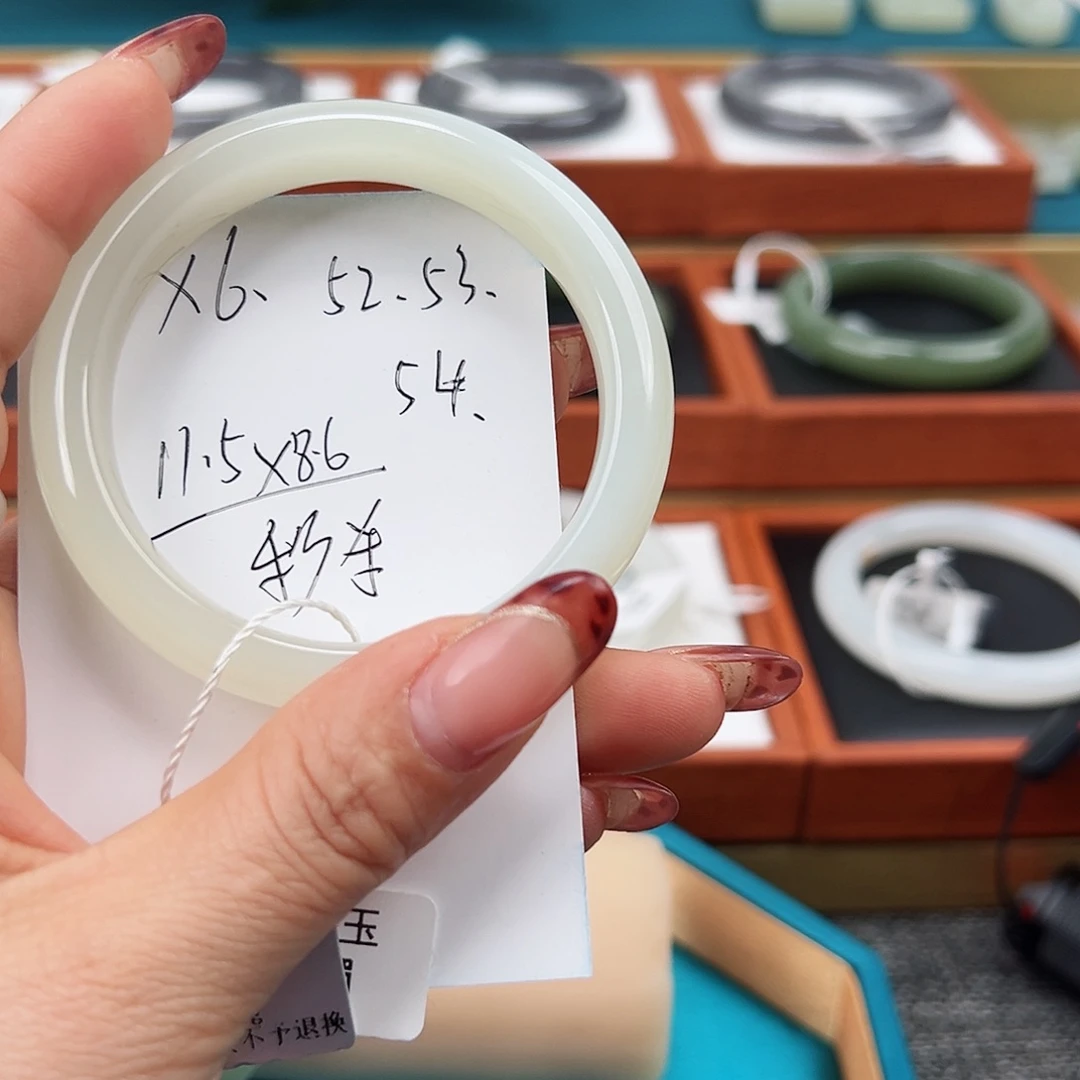 和田玉手镯未镶嵌