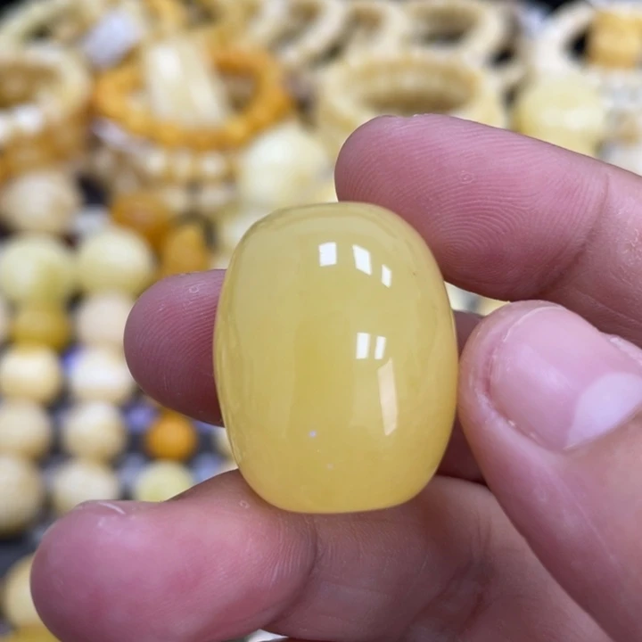 裸石蜜蜡未镶嵌20*25mm瑕疵