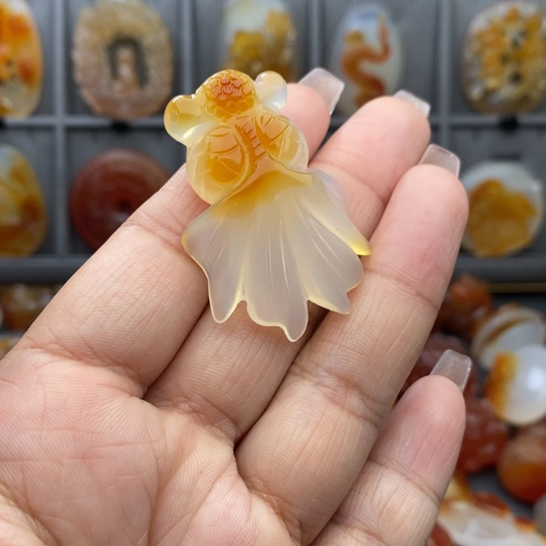 黄***园玛瑙/玉髓未镶嵌颈饰