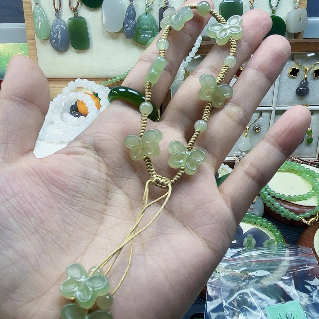 *****和田玉未镶嵌颈饰