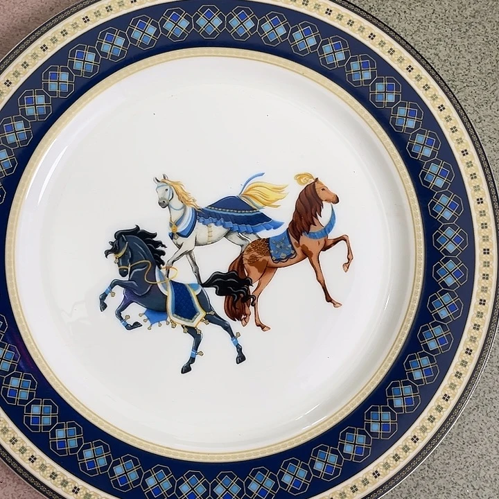 乐***乐新骨瓷两个10.5寸马平盘微瑕