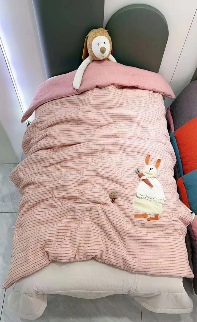 贴布绣萝卜兔 1.5*2高端纯棉有氧双层纱大豆冬被