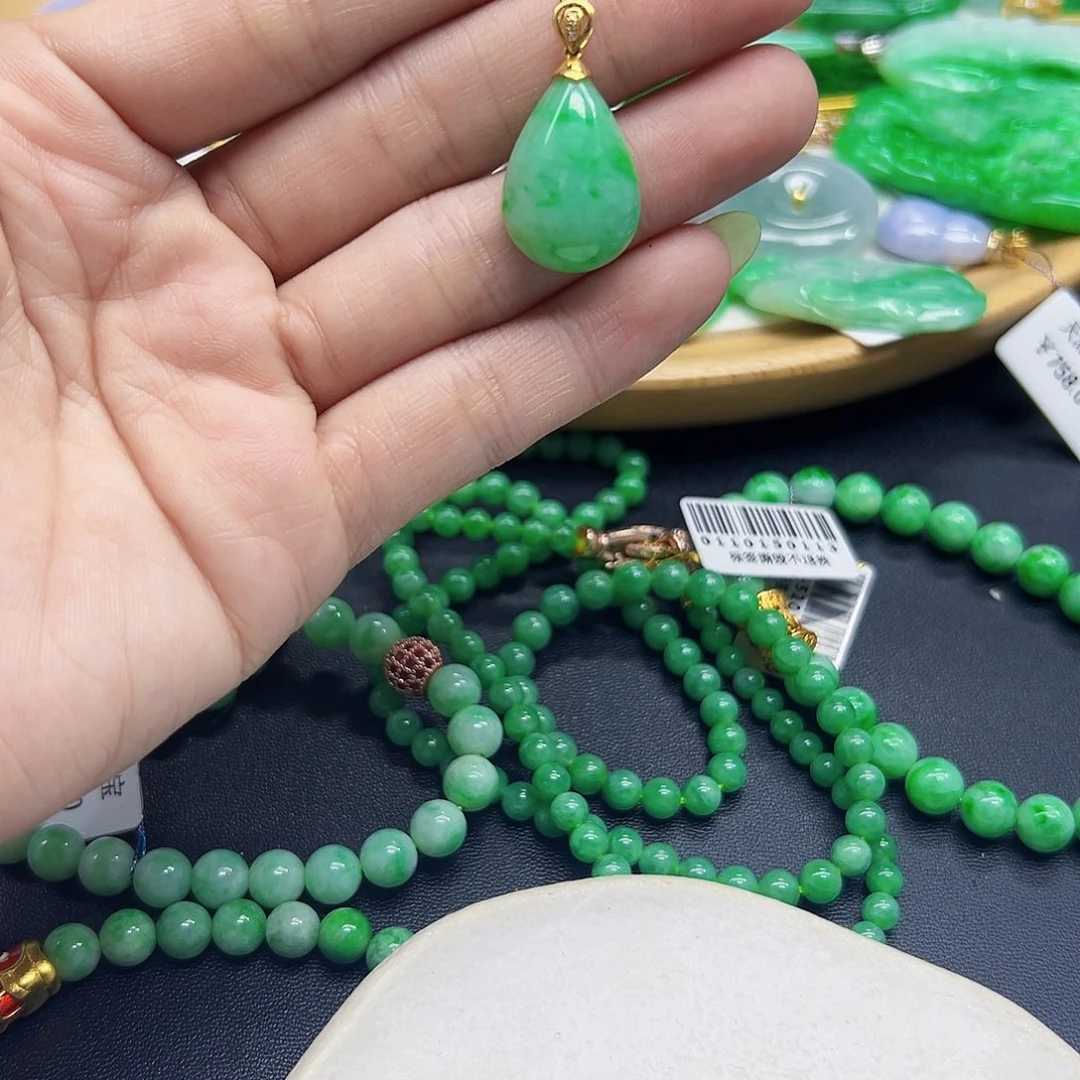 翡翠颈饰18K金镶嵌天然缅料A货一件