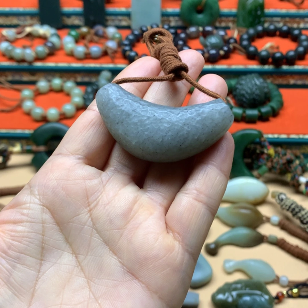 阿***罗和田玉未镶嵌颈饰