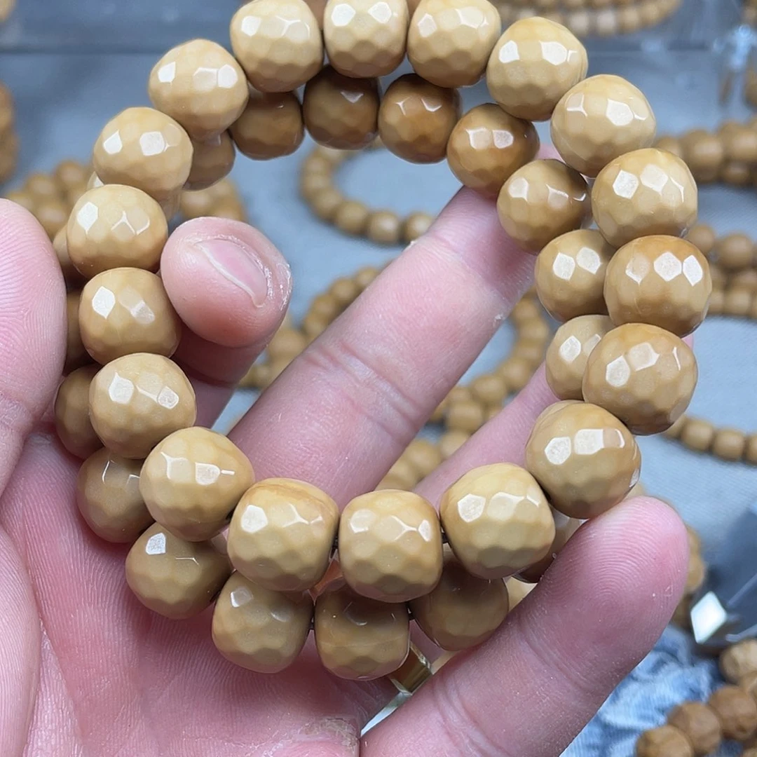 猴头核桃吊坠瑕疵龙岩钻石面