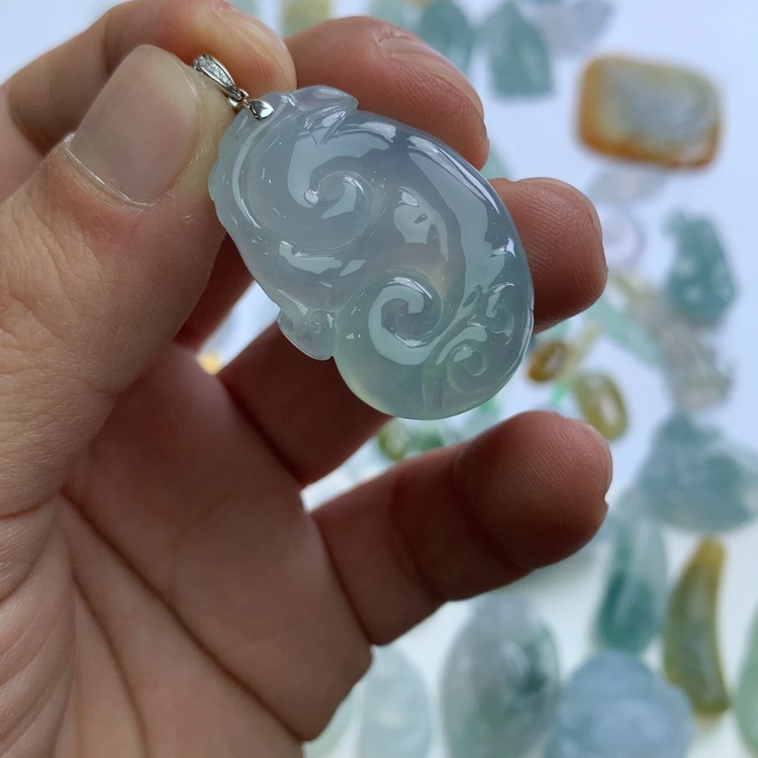 翡翠颈饰18K金镶嵌天然翡翠A货