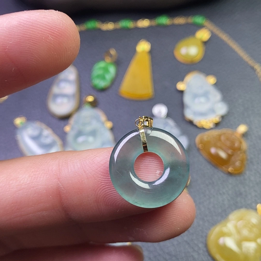 颈饰18K金镶嵌翡翠