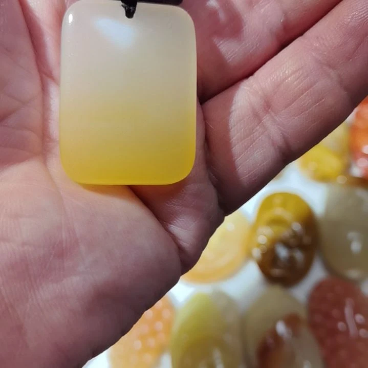 透闪石质玉未镶嵌珠宝奇石