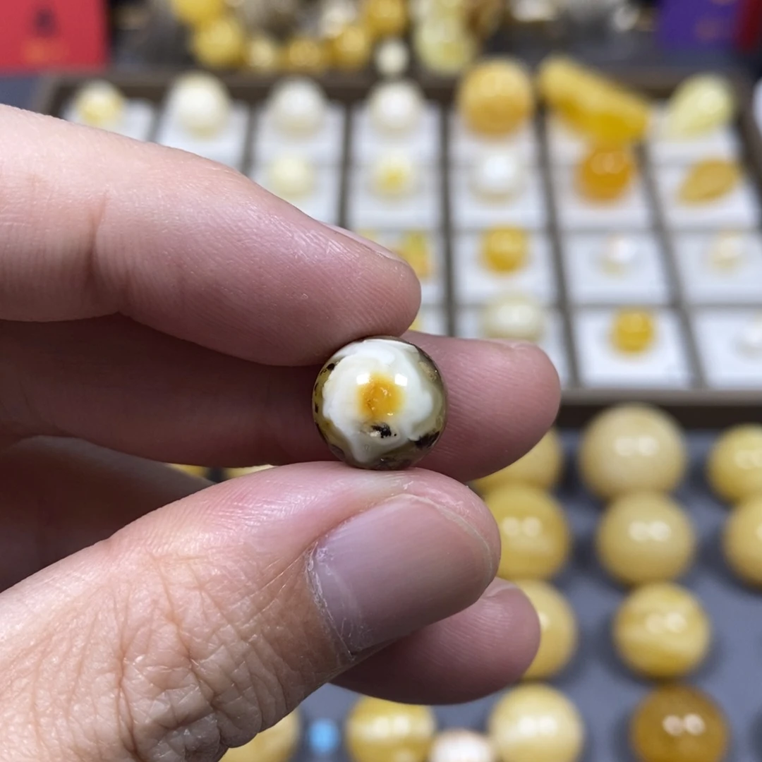 琥珀未镶嵌珠宝奇石11.8微瑕