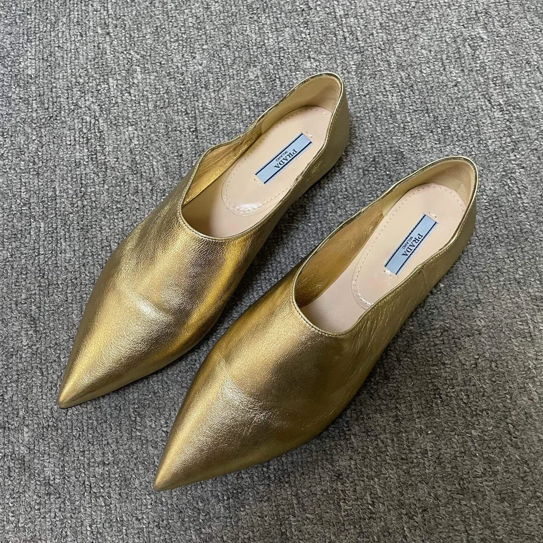 99新 Prada/普拉达 舒适百搭套穿平底鞋  37码/10584