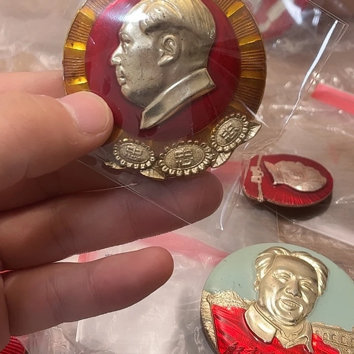 笑***生像章一一一一一高贵轻言