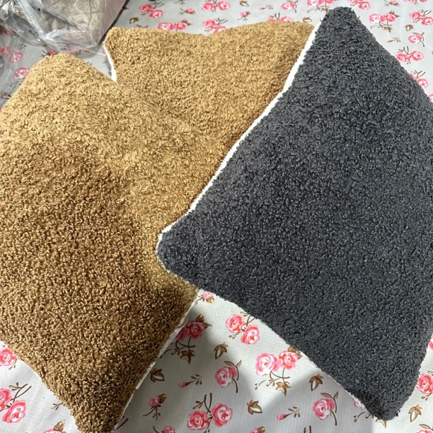 《辉岳》约40x40 多色毛绒抱枕 不挑色发一个