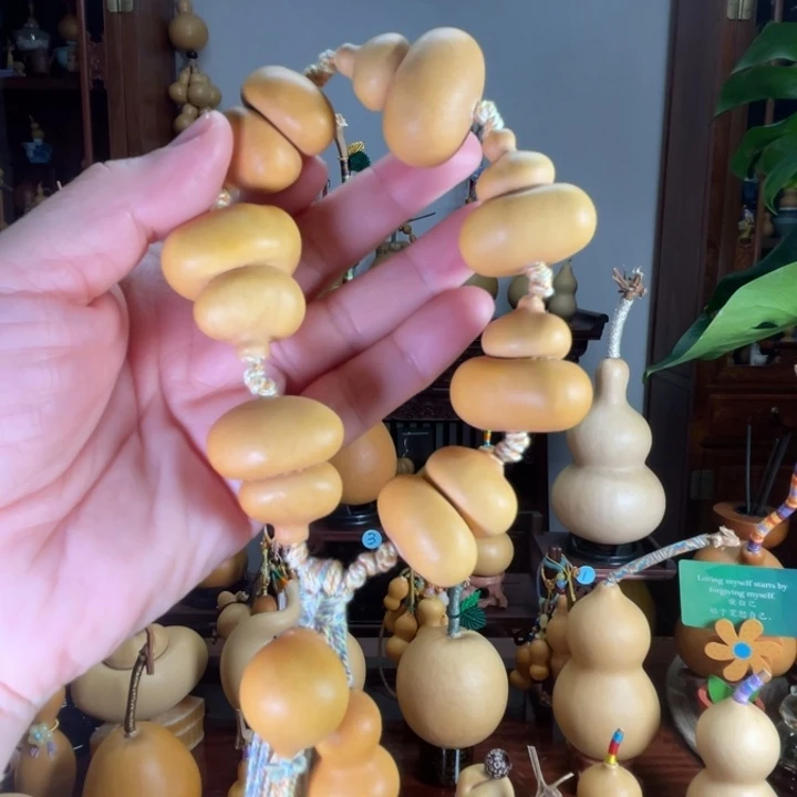 钱袋子手持葫芦福福