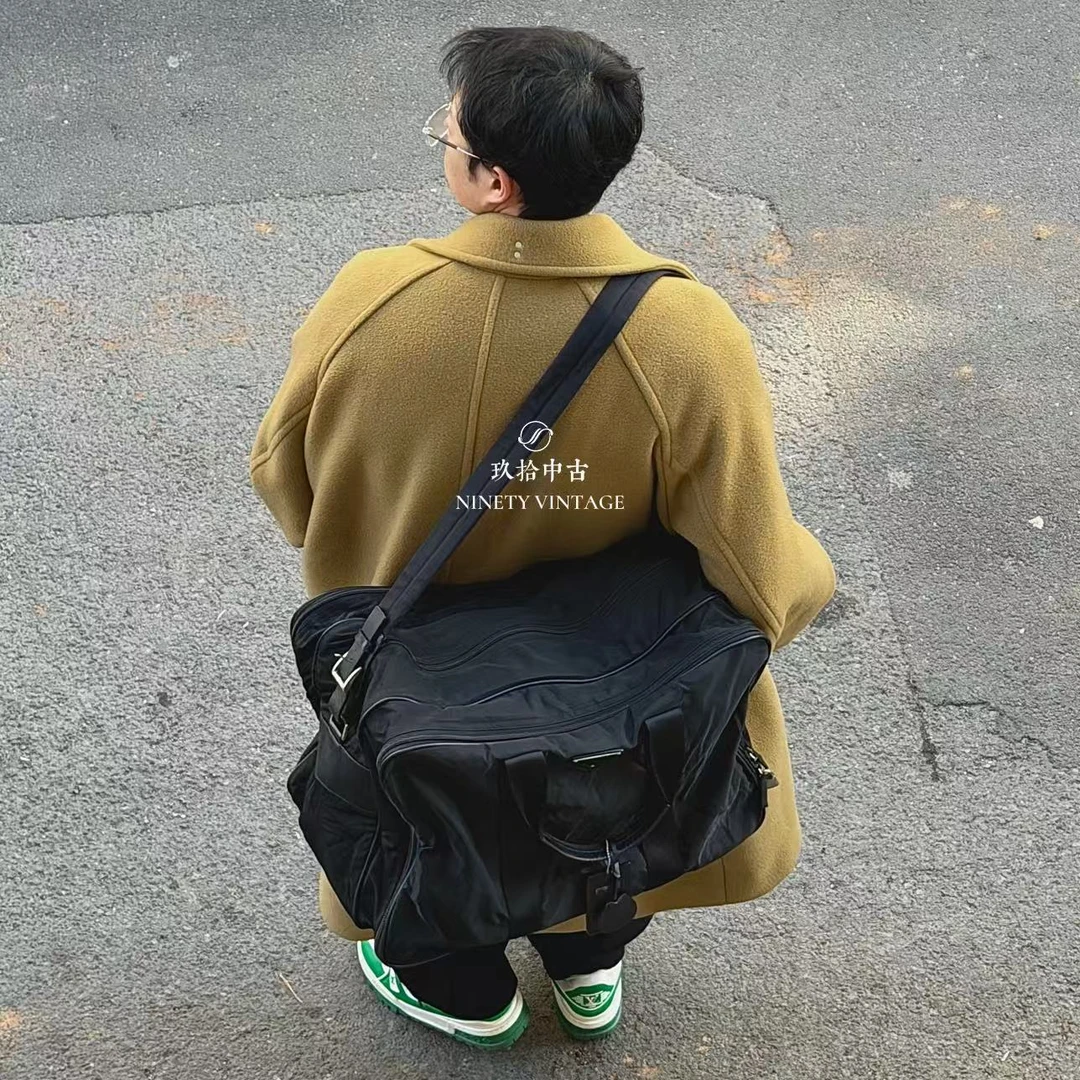95新 Prada/普拉达 出差男包 经典休闲降落伞面 三角标旅行包