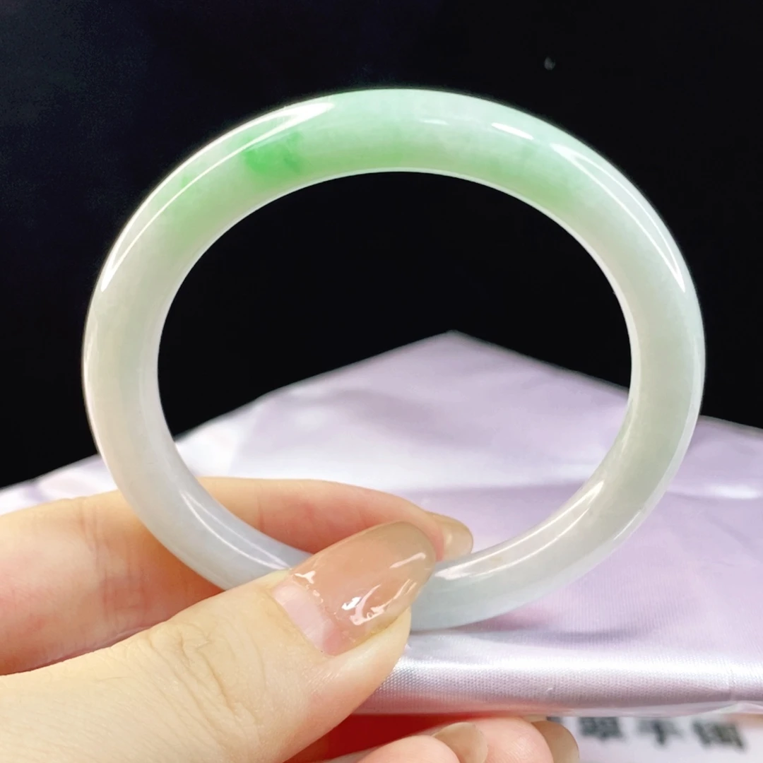 翡翠手镯未镶嵌52.6圆镯
