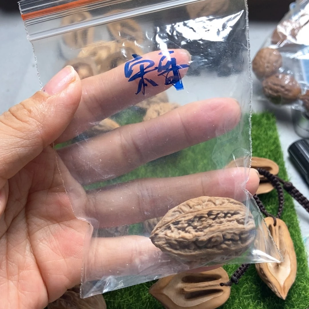 文玩核桃吊坠宋*秋子