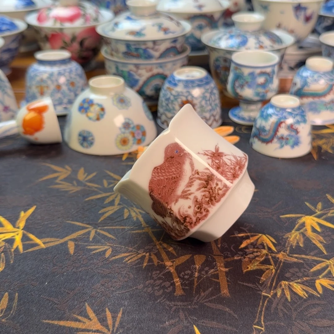 六方葵口釉里红主人杯