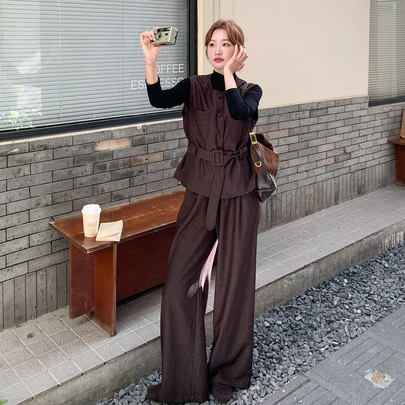 气质一整套ootd穿搭2025早秋新款超火流行棕色马甲阔腿裤两件套