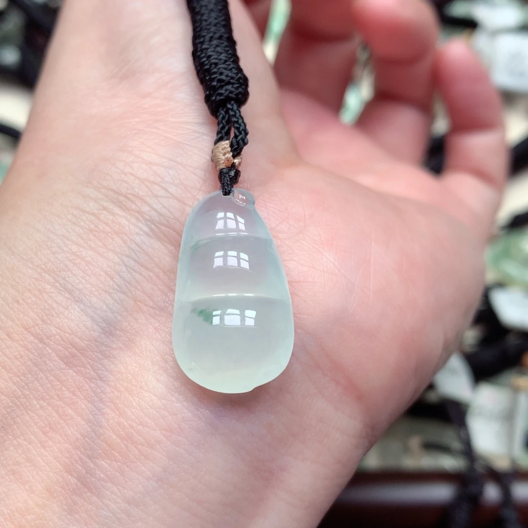 翡翠未镶嵌颈饰豆子