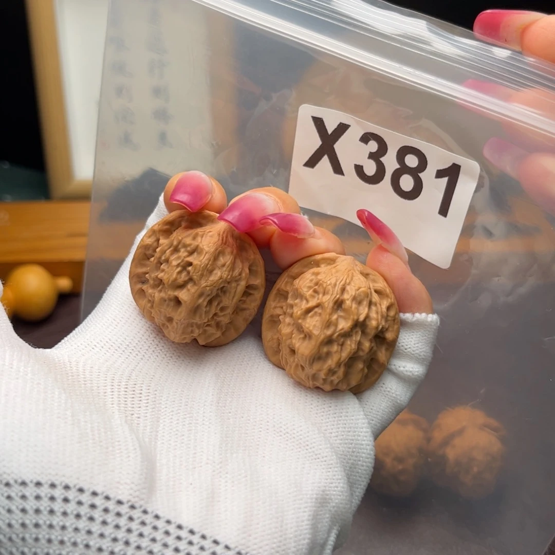 文玩核桃把件32左右野狼x 381