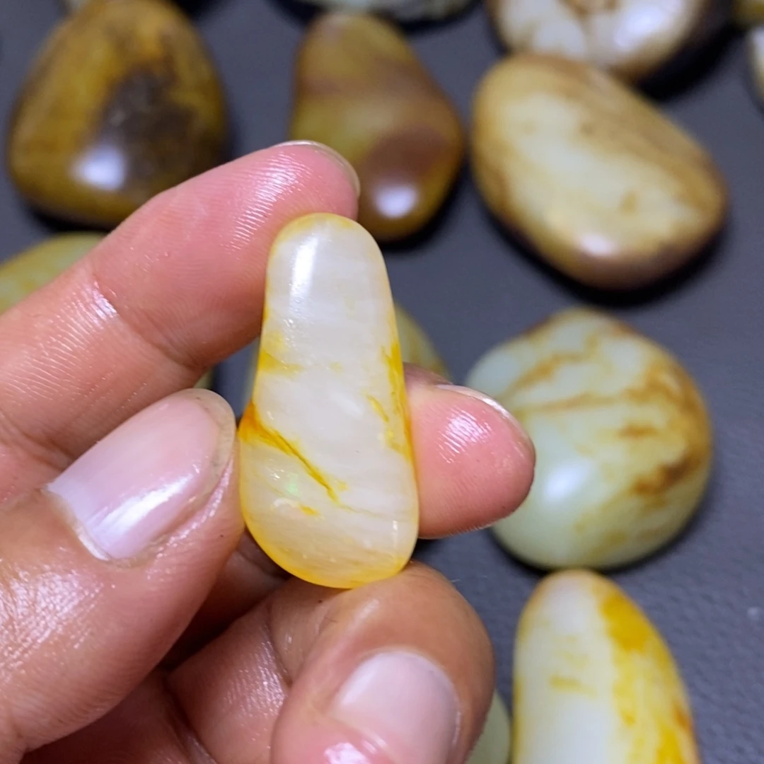 未镶嵌和田玉（糖玉）挂件