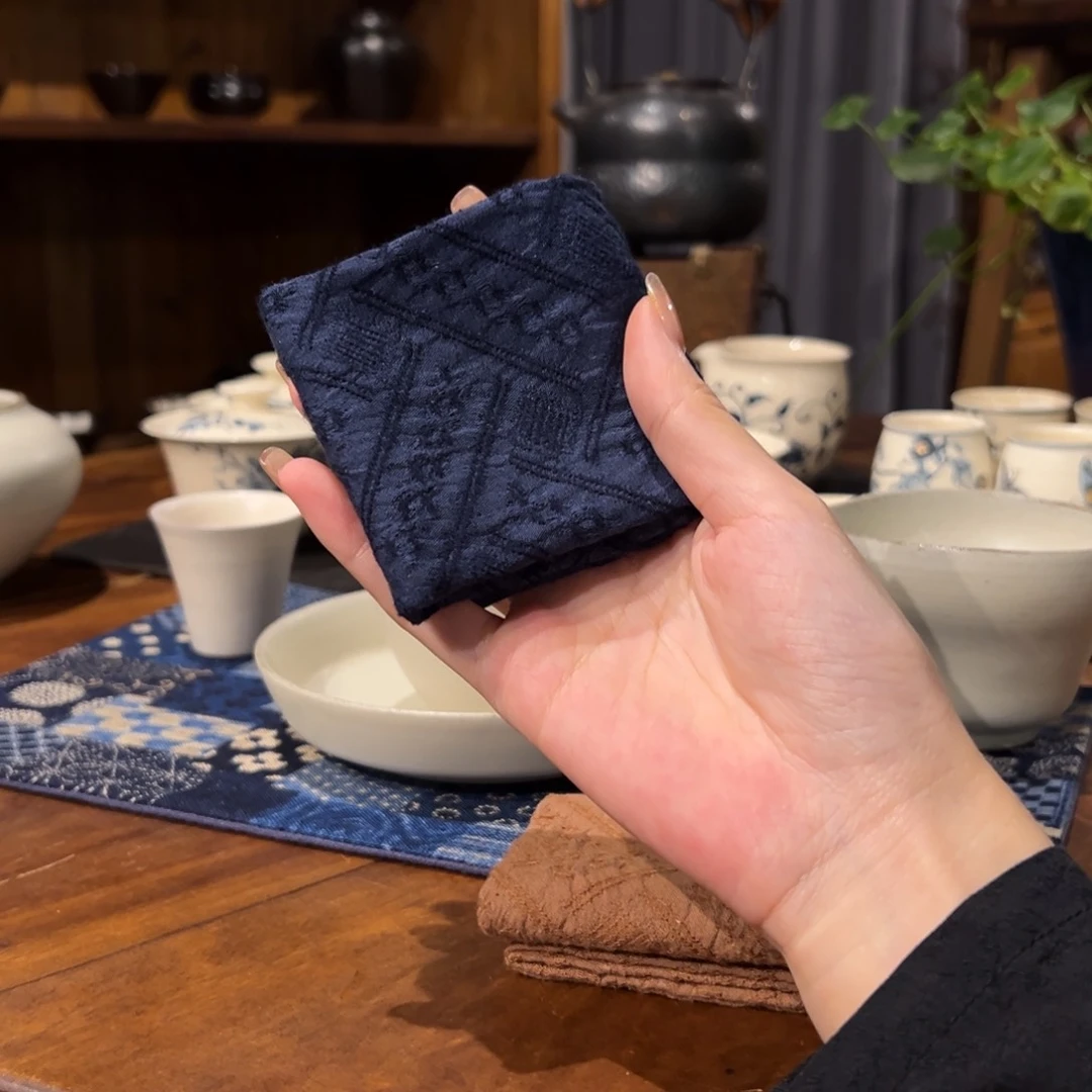 陶瓷。     陶瓷。
