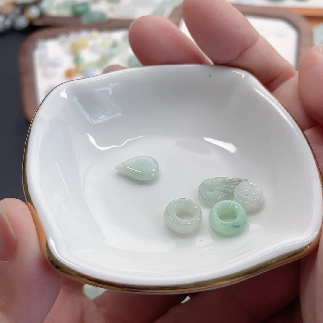 翡翠未镶嵌颈饰小提溜