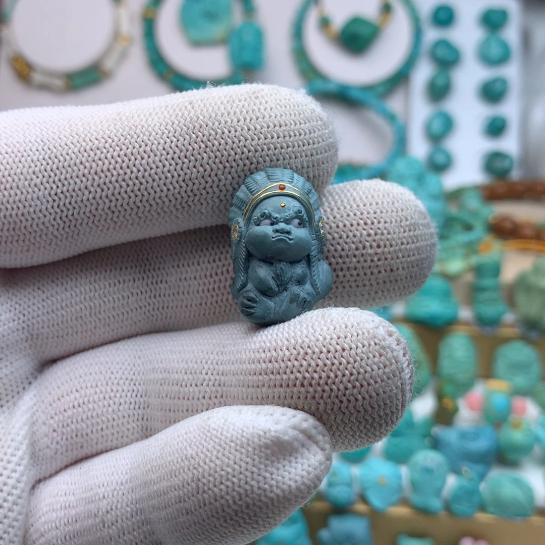 绿松石未镶嵌颈饰