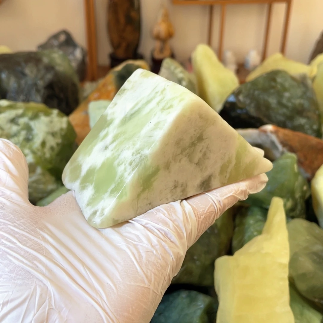 蛇纹石玉未镶嵌中国四大名玉简易