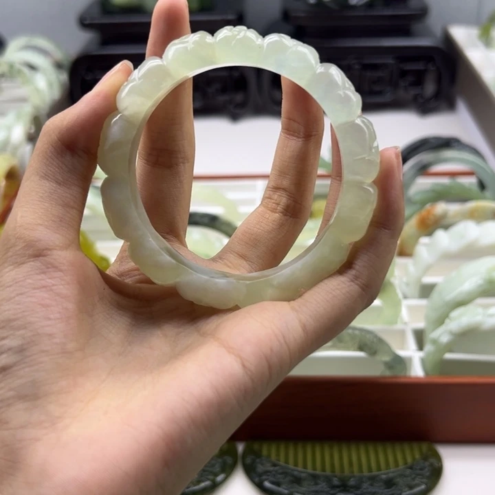 蘑***人未镶嵌蛇纹石玉手镯