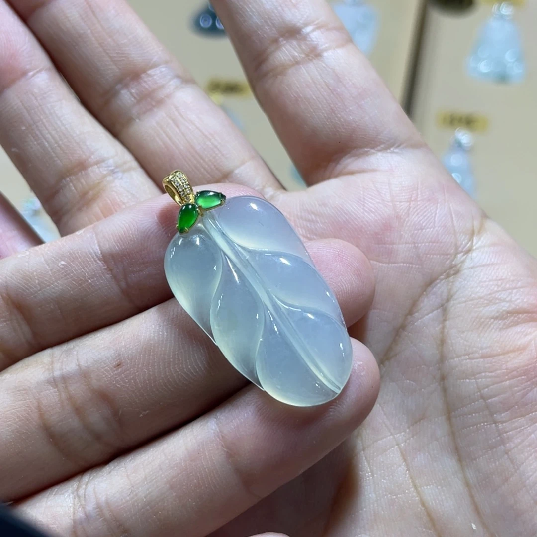 颈饰18K金镶嵌翡翠