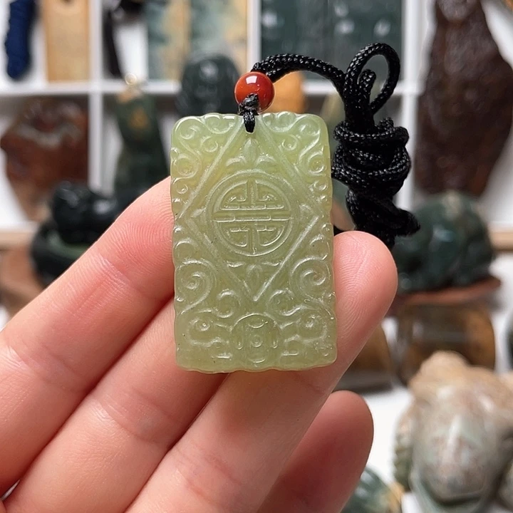 未镶嵌蛇纹石玉挂件