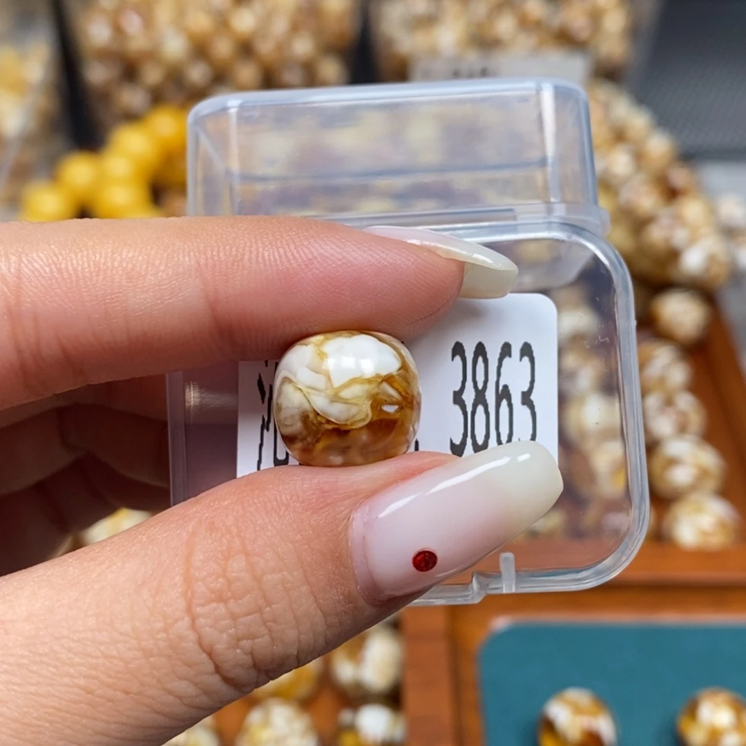 蜜蜡未镶嵌珠宝奇石3863