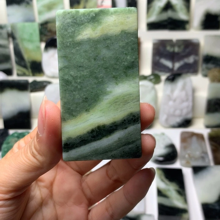 独山玉未镶嵌颈饰