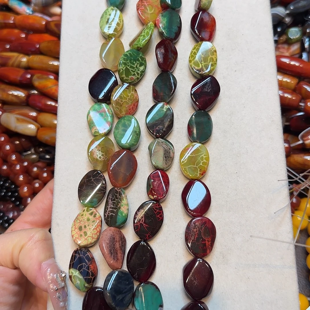 玛瑙/玉髓未镶嵌珠宝半成品孔雀龙鳞玛瑙椭圆饼一条