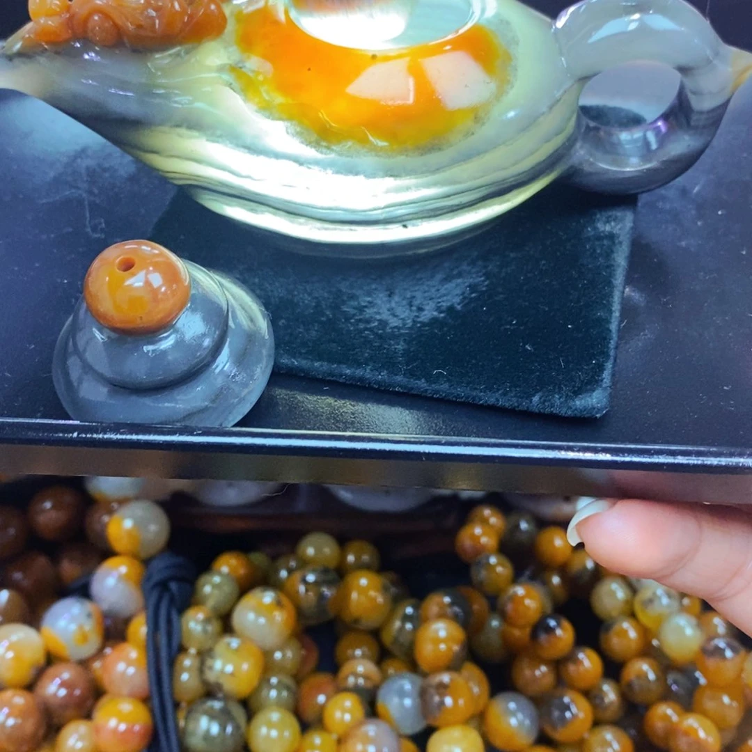 未镶嵌石英质玉（黄龙玉）颈饰