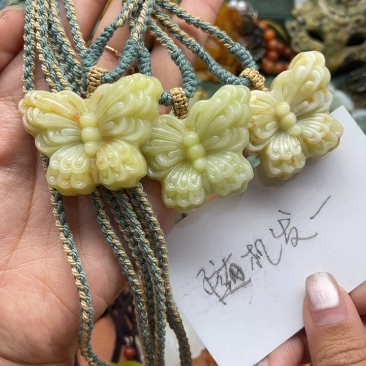 蛇纹石玉合金吊坠