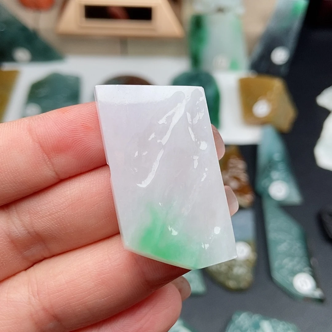 翡翠颈饰未镶嵌翡翠