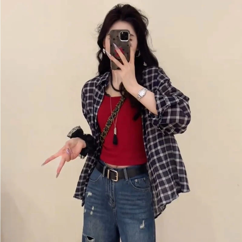 2025秋季新款宽松休闲百搭格子衬衫+红色背心女长袖上衣两件套