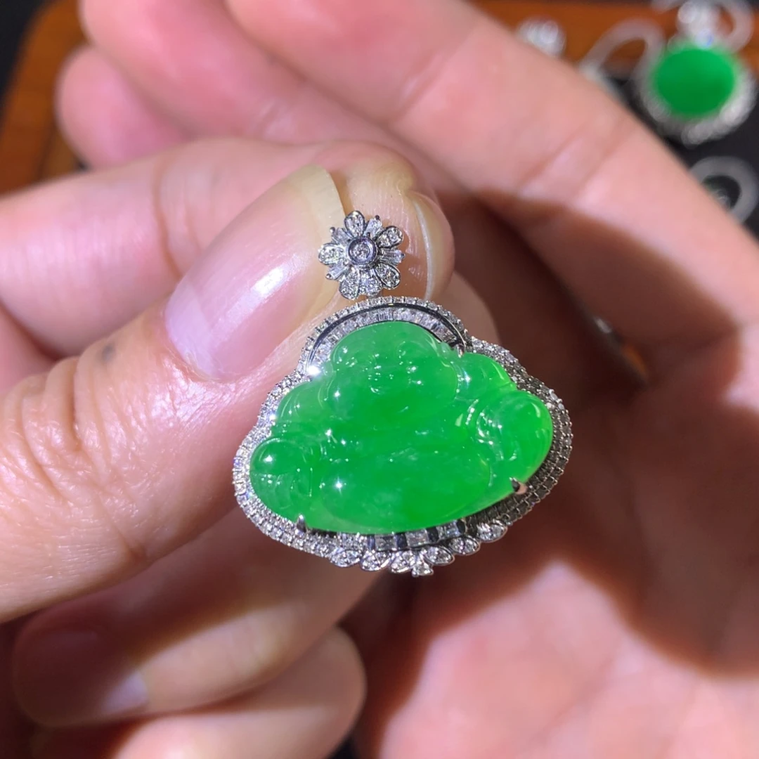 翡翠18K金镶嵌颈饰翡翠