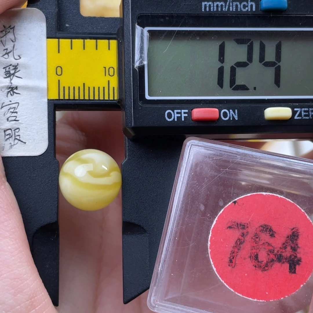 耶****蜜蜡未镶嵌珠宝奇石