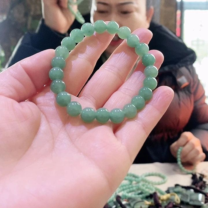 密玉（石英质玉）颈饰未镶嵌
