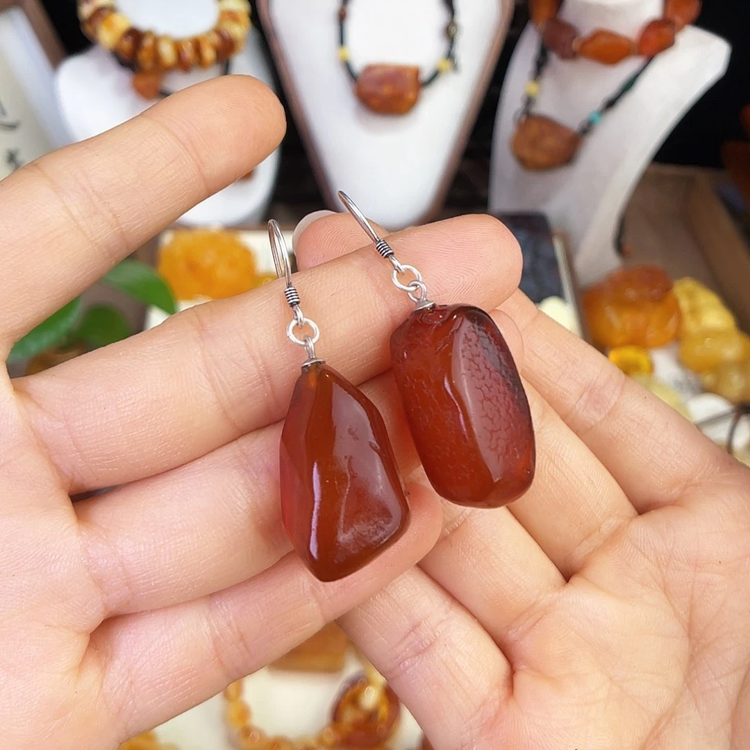 琥珀珠宝奇石未镶嵌。