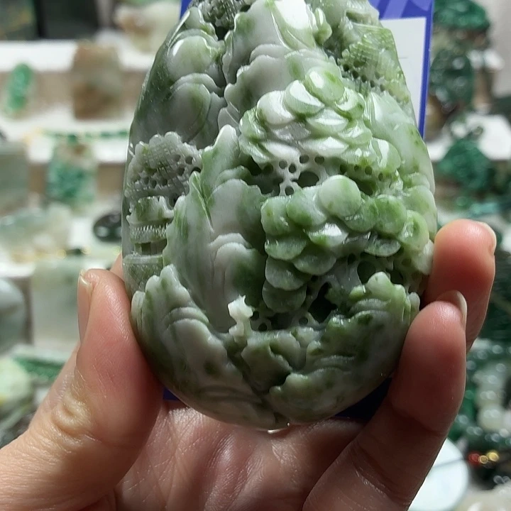 独山玉未镶嵌吊坠