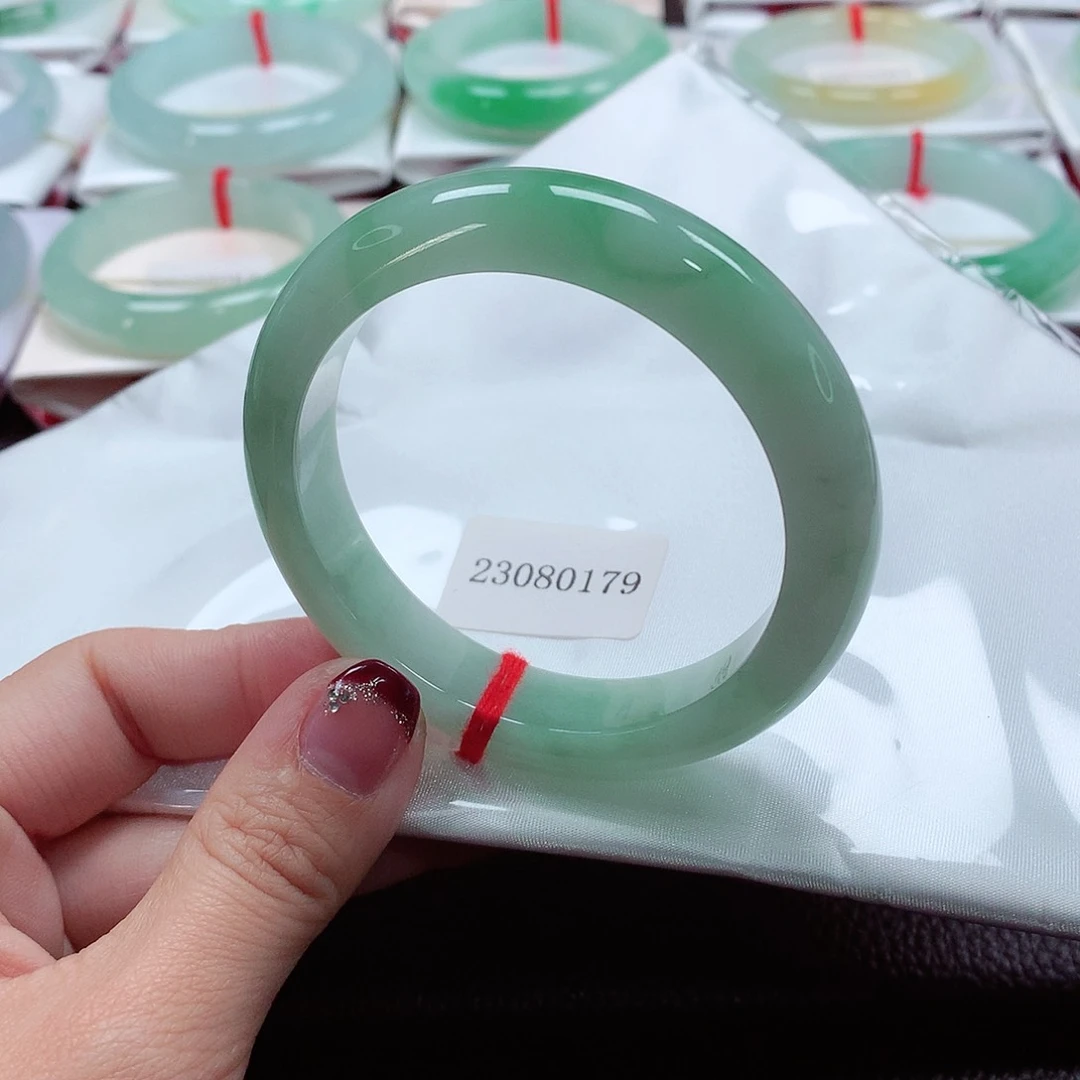 翡翠手镯未镶嵌天然A货翡翠