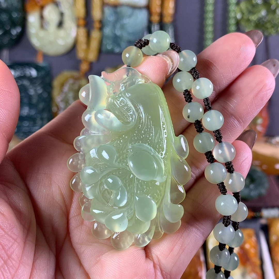 岫玉未镶嵌吊坠(赠链)