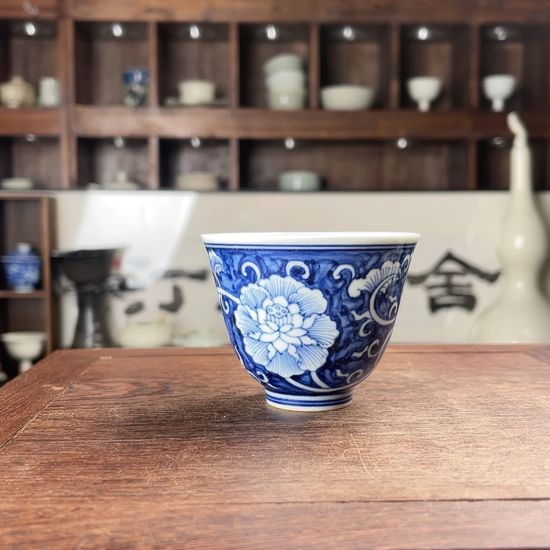 柴窑青花缠枝宝相花神杯