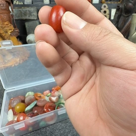 查罗石合金珠子红色的有裂