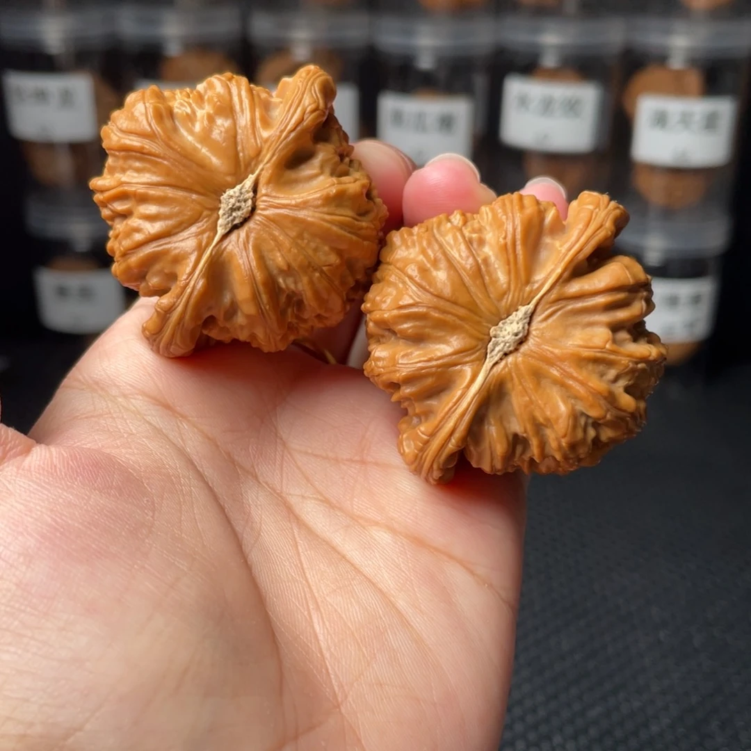文玩核桃吊坠47闷白