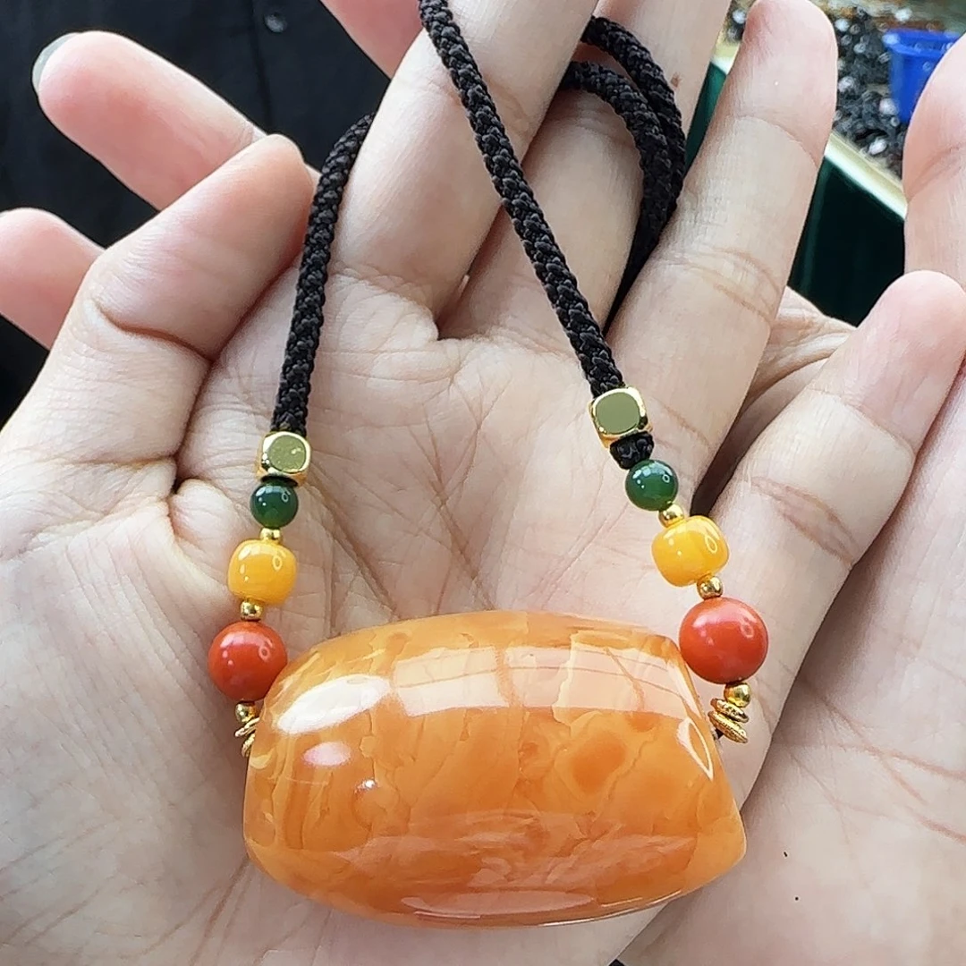 真***君未镶嵌颈饰琥珀吊坠